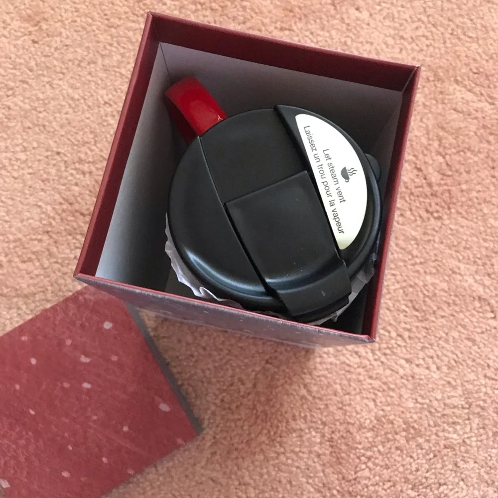 Beautiful coffee/tea mug in a gifted box .